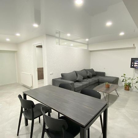 Gss Apartment Tiflis Exterior foto